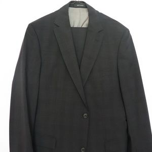 Hugo Boss 2-Piece Black Suit w/ Grey Stripe (42 L)